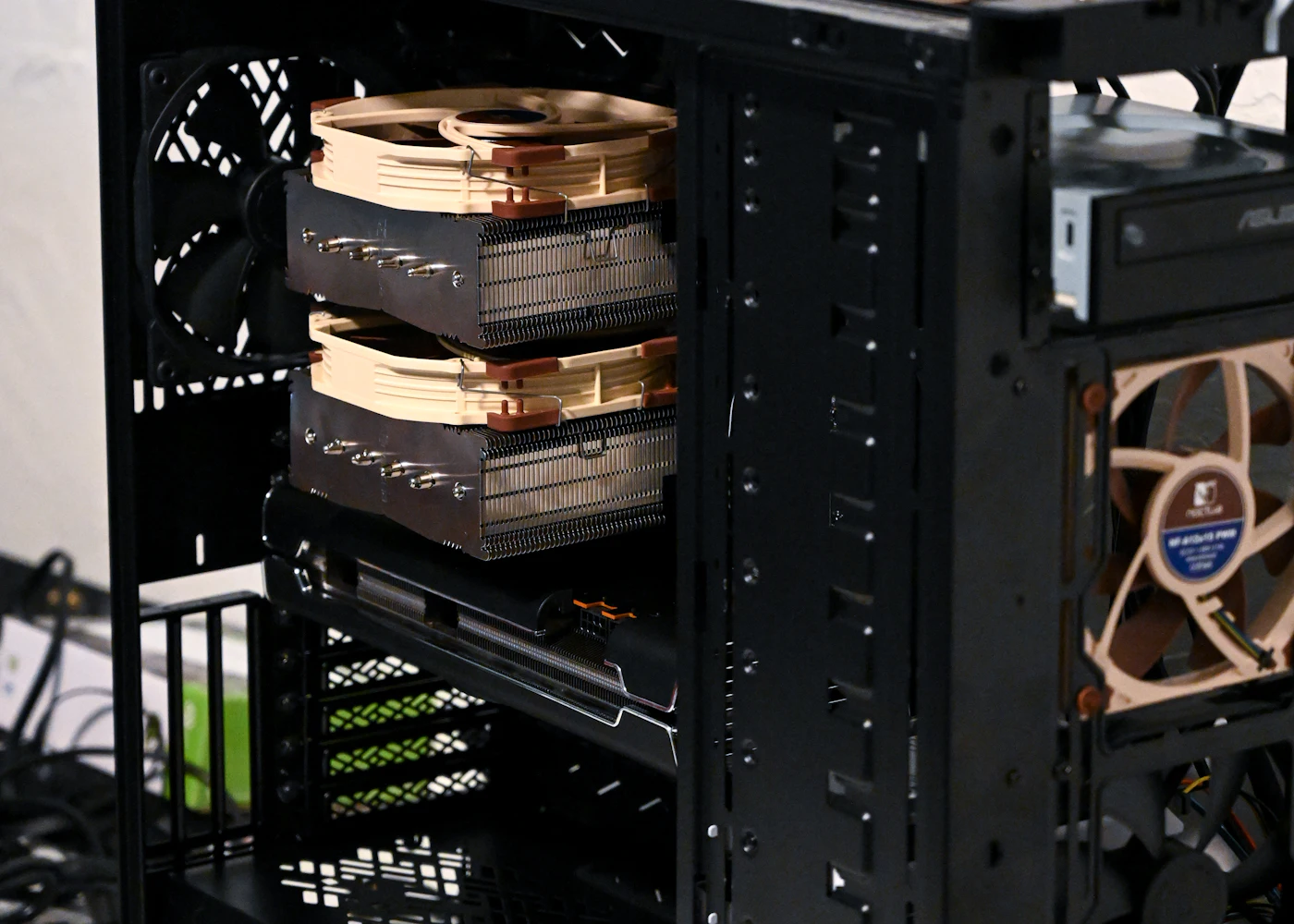 Interior de un ordenador gaming montado
